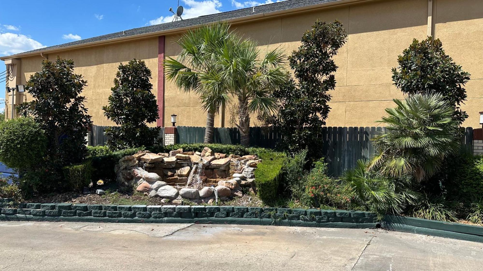 Palace Inn I-45 & Bellfort Houston Exterior photo
